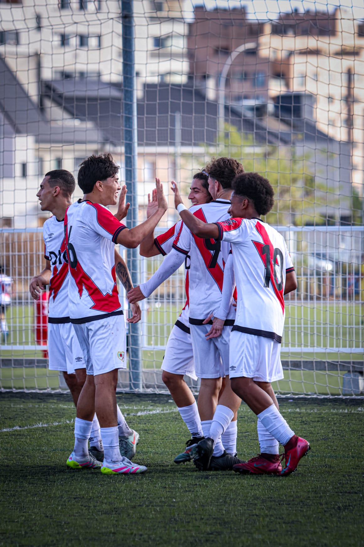 Jugadores del Rayo Vallecano celebrando un gol en competición internacional